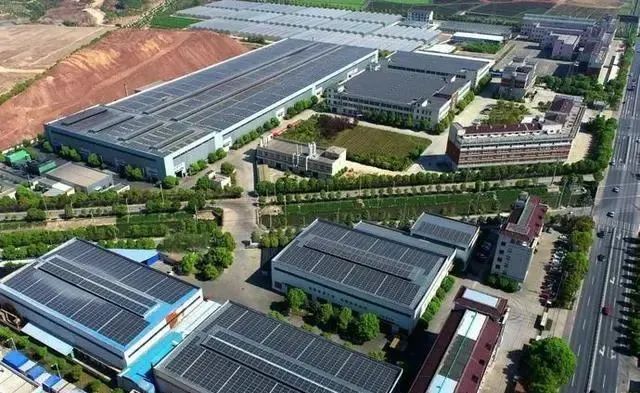 ����װ�ù������ÿ���Լ���200��Ԫ��װ�ù���ҵ�����4�������������������Ƽ���