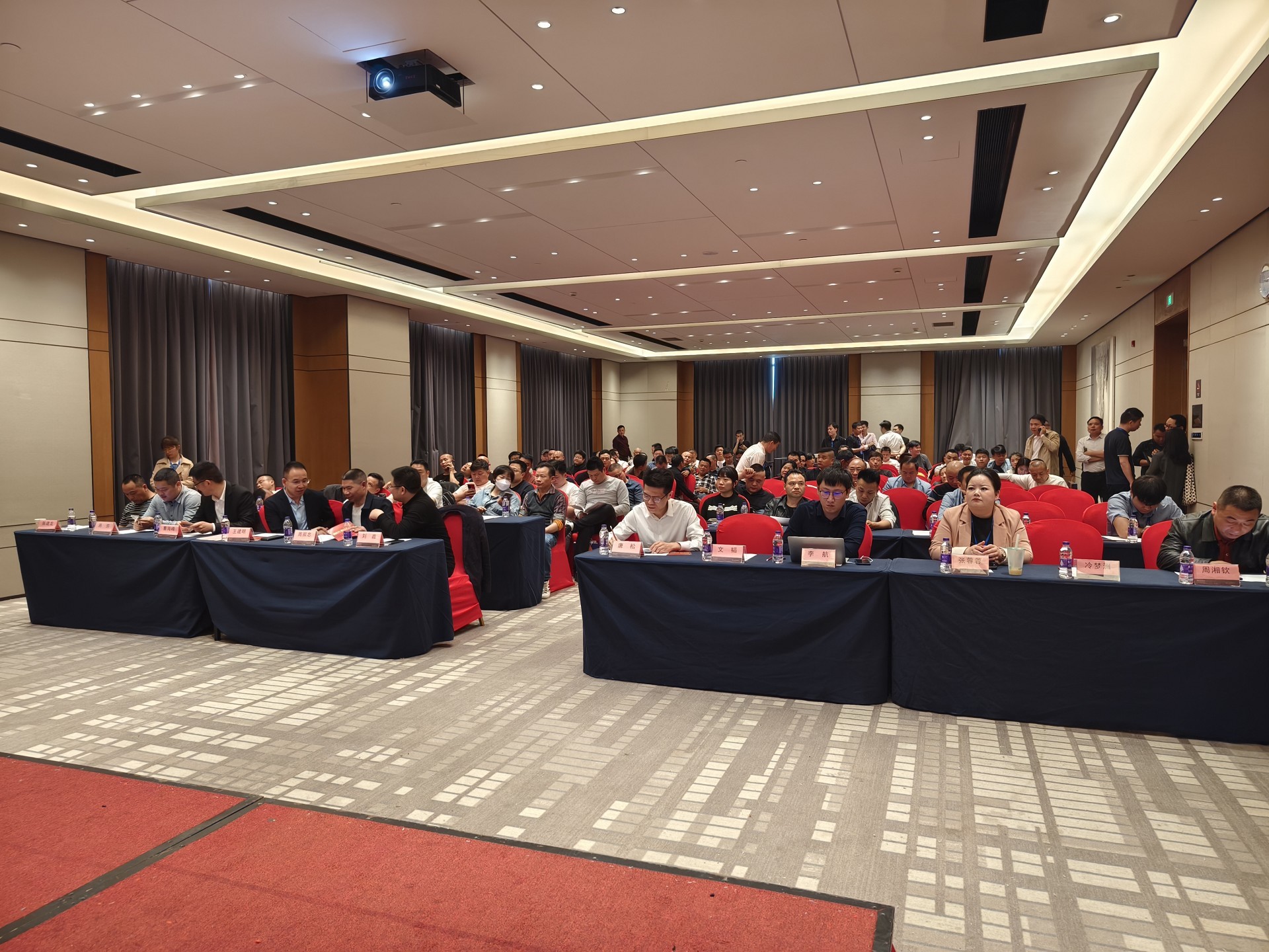 ���޹���