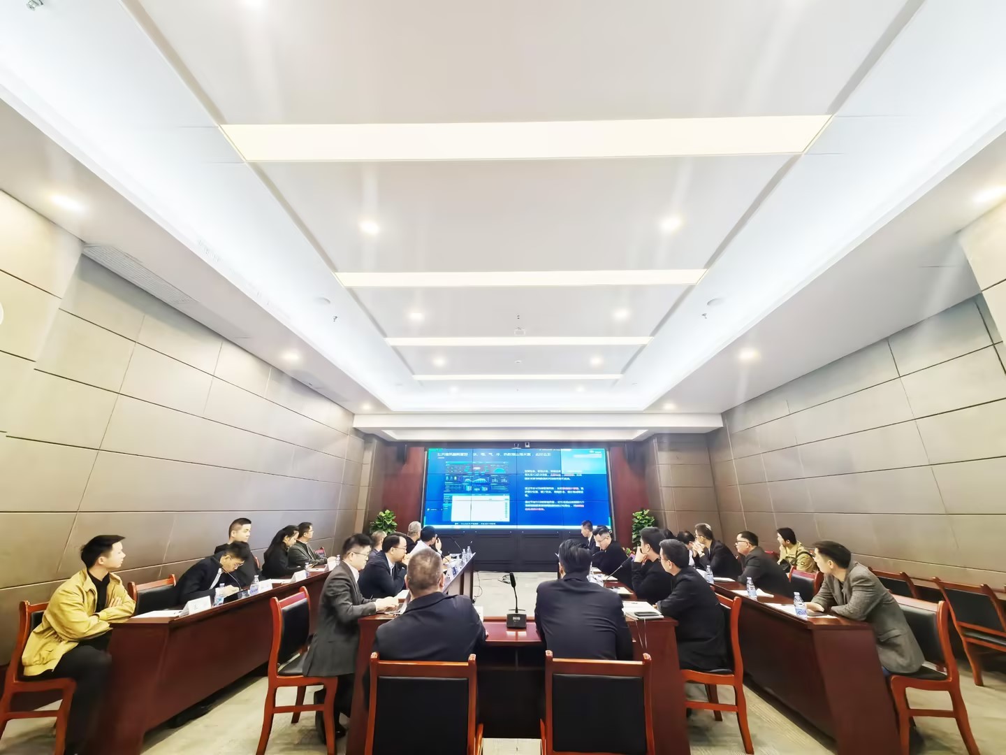 ���޹���