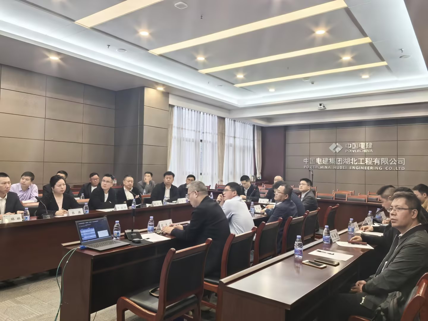 ���޹���