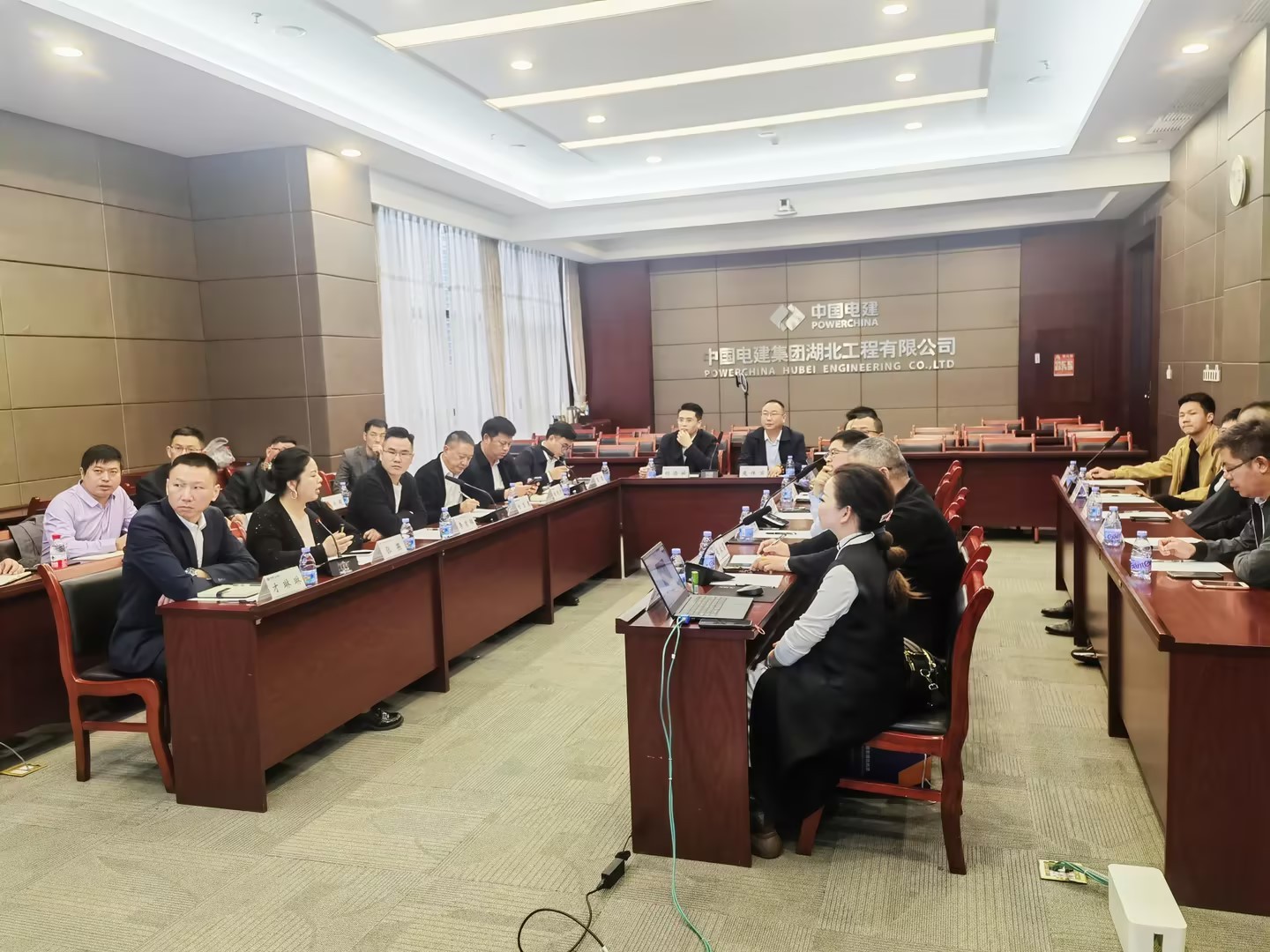 ���޹���